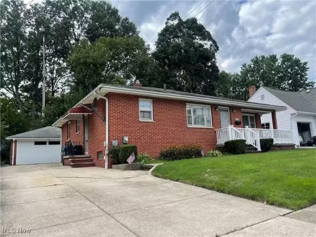 House for sale in Cuyahoga Falls