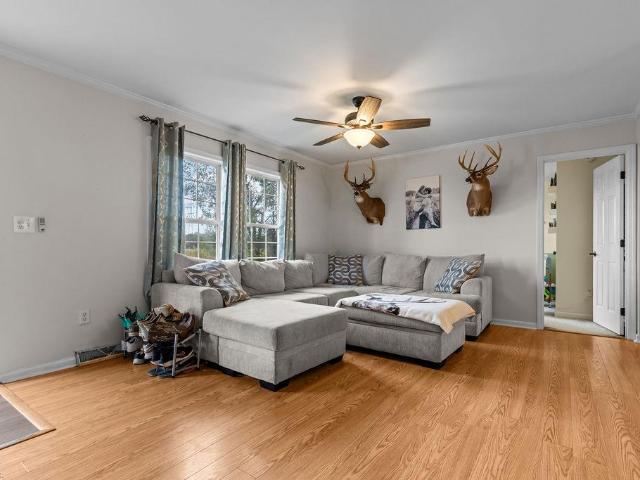 House for sale in Poolesville, Surry