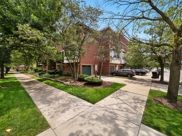 Townhouse for sale in Chicago Park, Illinois