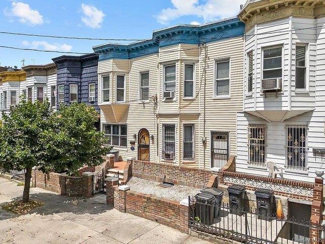 House for sale in The Bronx, Arverne