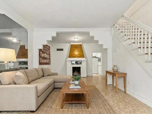 House for sale in The Bronx, Arverne