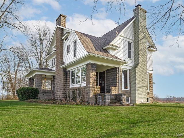 House for sale in Niagara, New York