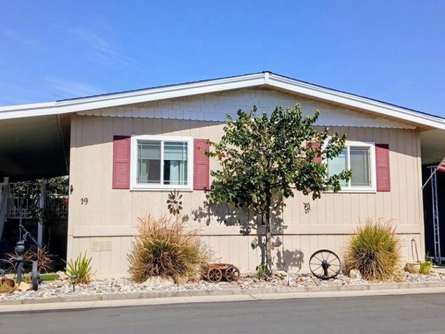 House for sale in Tulare, Tulare County