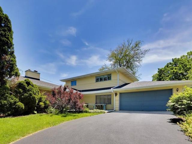 House for sale in Clarendon Hills, Illinois