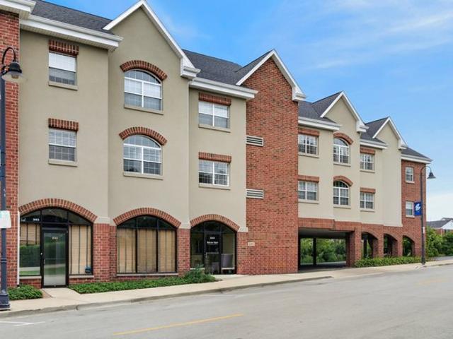 Condo for sale in Clarendon Hills, Illinois