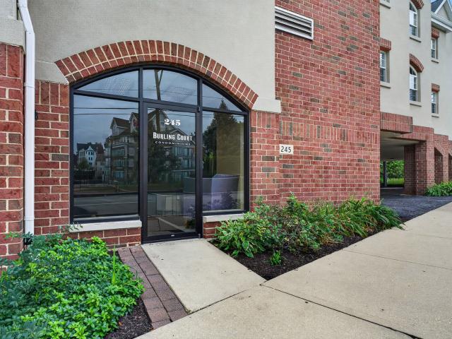 Condo for sale in Clarendon Hills, Illinois