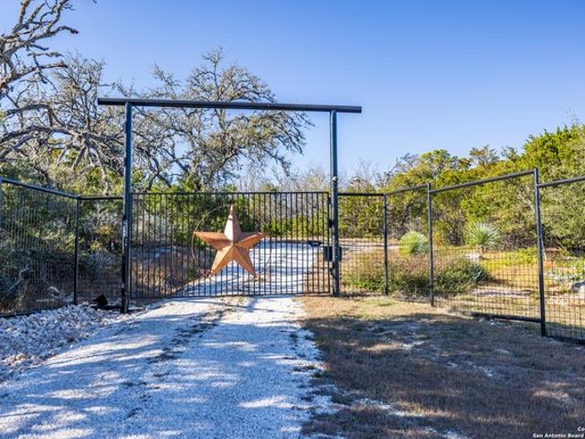 House for sale in Pipe Creek, Texas