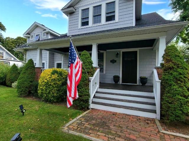 House for sale in Smithtown, New York