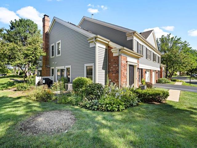 Townhouse for rent in Arlington Heights, Illinois