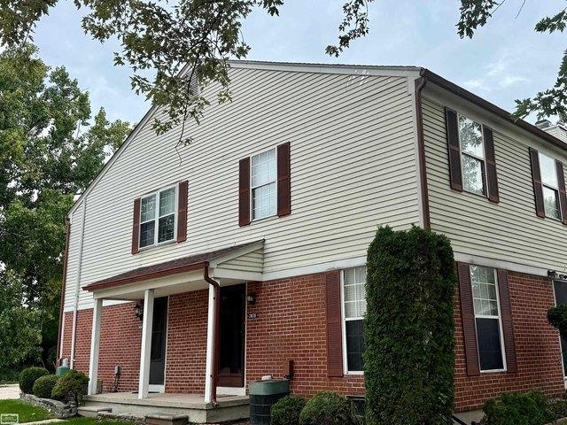 Townhouse for sale in Harrison Township, Michigan