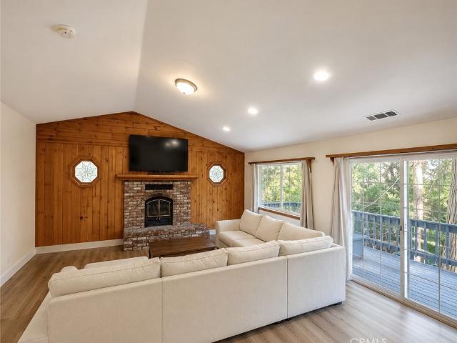 House for sale in Cedarpines Park, California