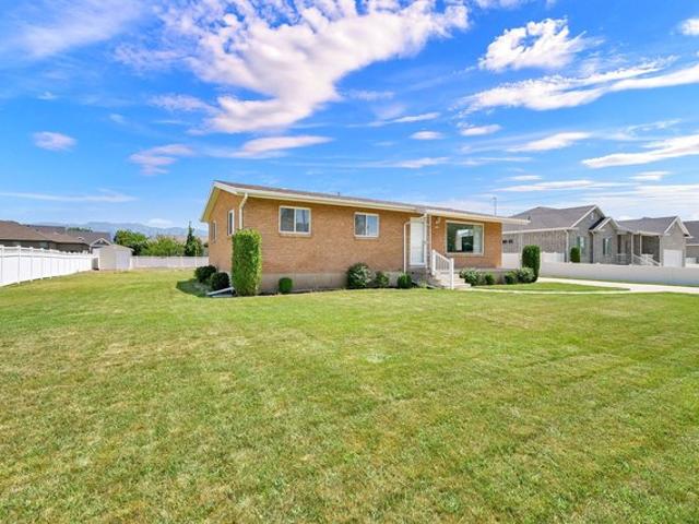 House for sale in Syracuse, Utah