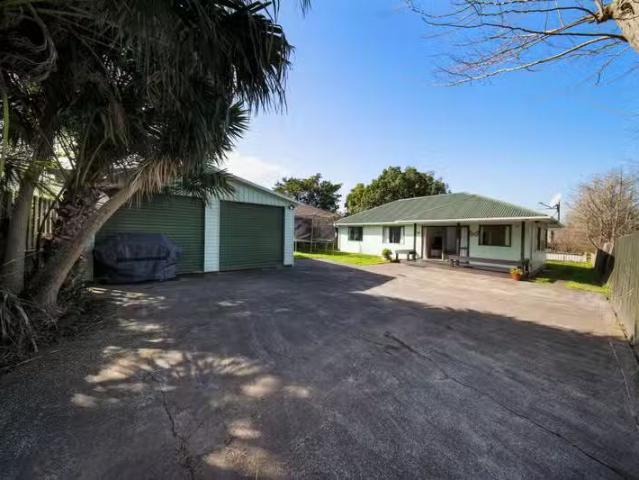 House for sale in Awhitu