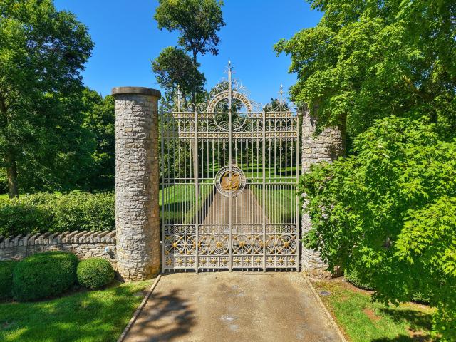 Farm for sale in Elmendorf, Lexington