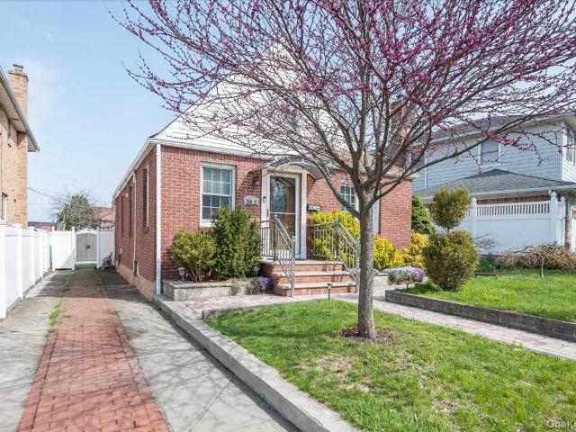 House for sale in Queens, Arverne