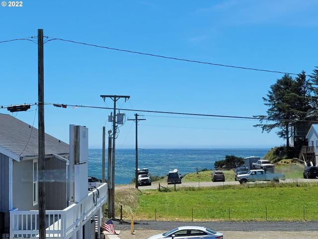 House for sale in Port Orford