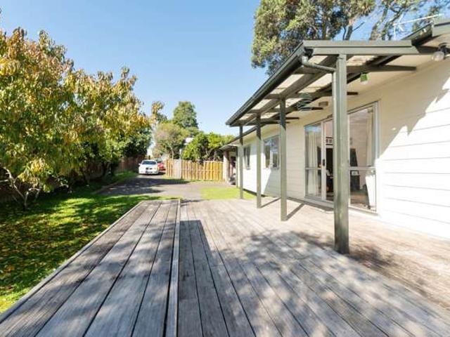 House for sale in Oratia