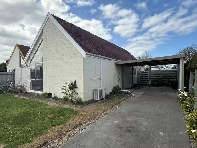 House for sale in Chaslands, Canterbury