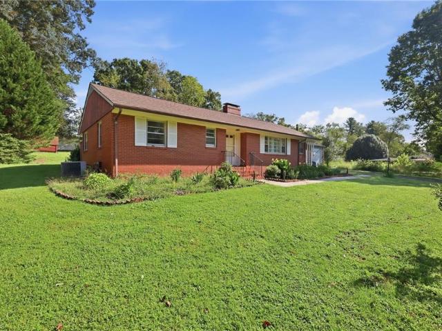 House for sale in Mount Airy, Surry County