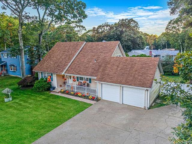 House for sale in Nesconset, Town of Smithtown