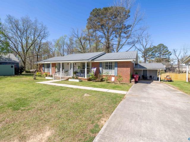 House for sale in Hamilton, Alabama