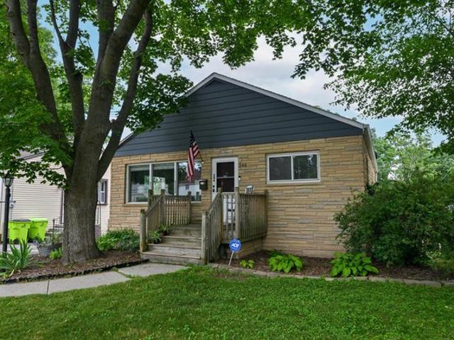 House for sale in Hartland, Wisconsin