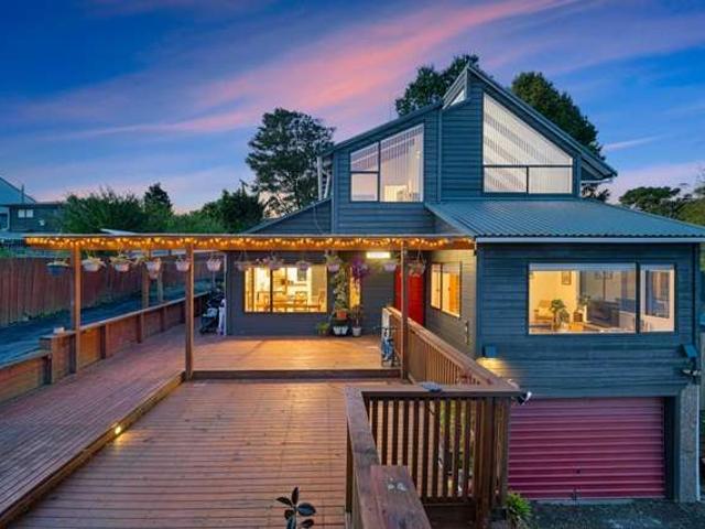 House for sale in Oratia