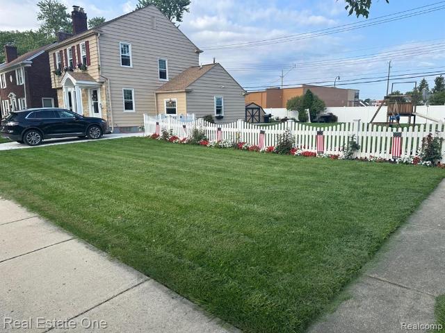 House for sale in Scherer's Westgate Manor Subdivision, Wyandotte