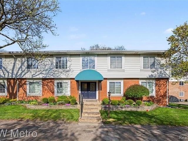 Condo for sale in Bloomfield Hills, Michigan
