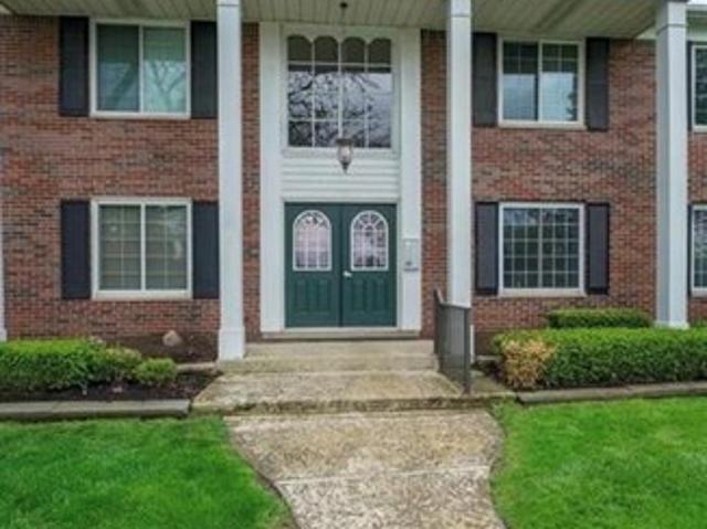 Condo for sale in Bloomfield Hills, Michigan