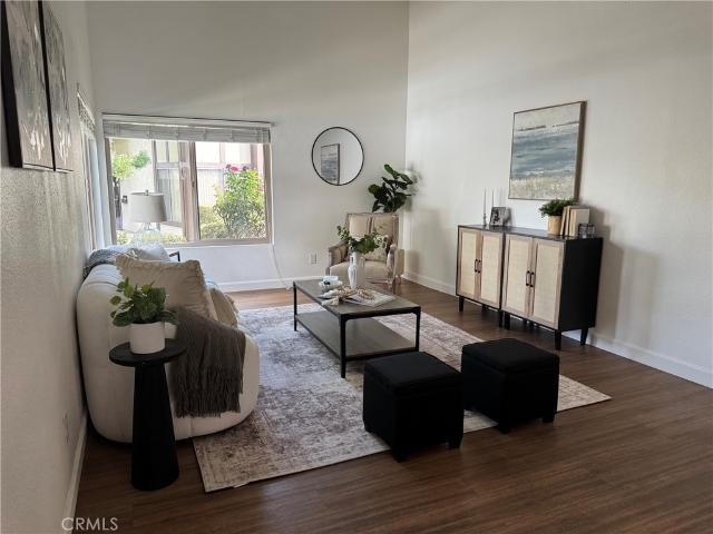 Townhouse for sale in Santa Clarita, Los Angeles County