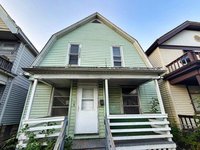 House for sale in Milwaukee, Wisconsin