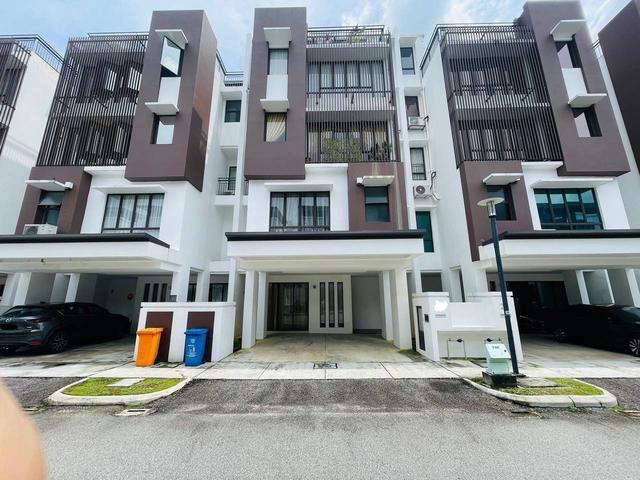 Townhouse for rent in Petaling, Alam Impian