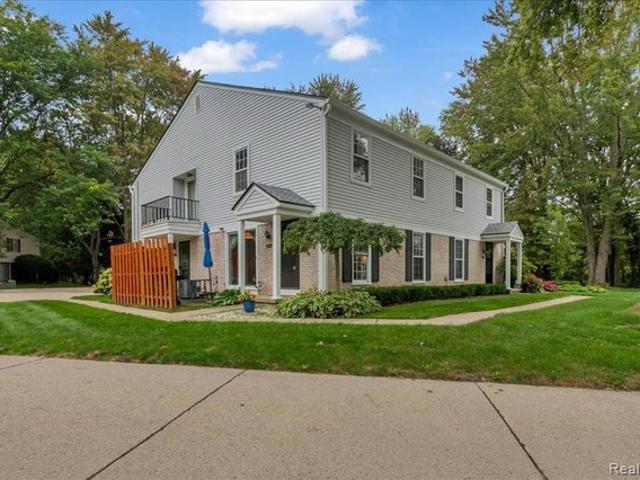 Condo for sale in Meadow Creek Condominium, Harrison Township