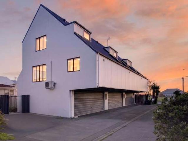 Townhouse for rent in Saint Albans, Canterbury