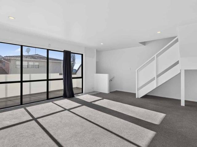 Townhouse for rent in Heathcote, Canterbury