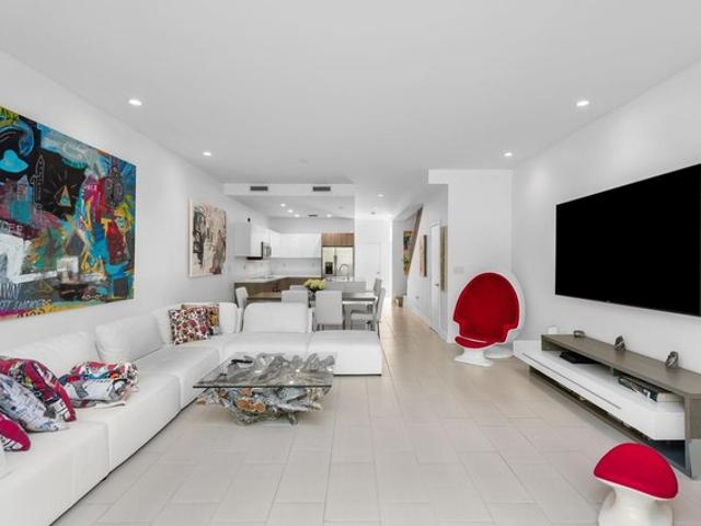 Townhouse for sale in Keystone Islands, North Miami