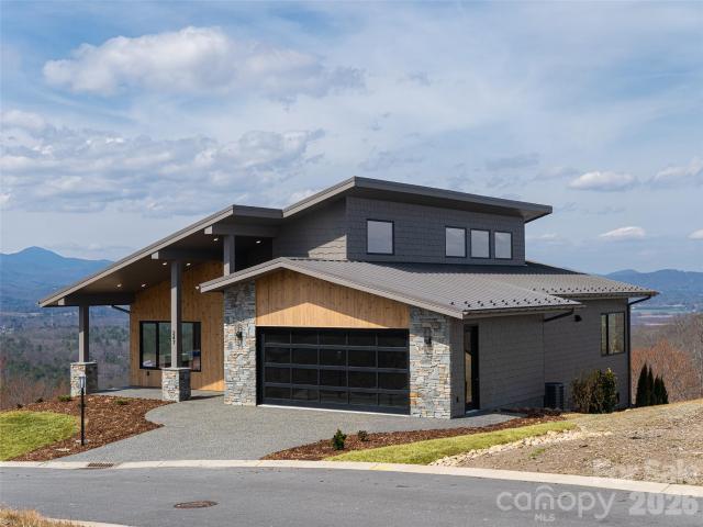 House for sale in Hendersonville, North Carolina