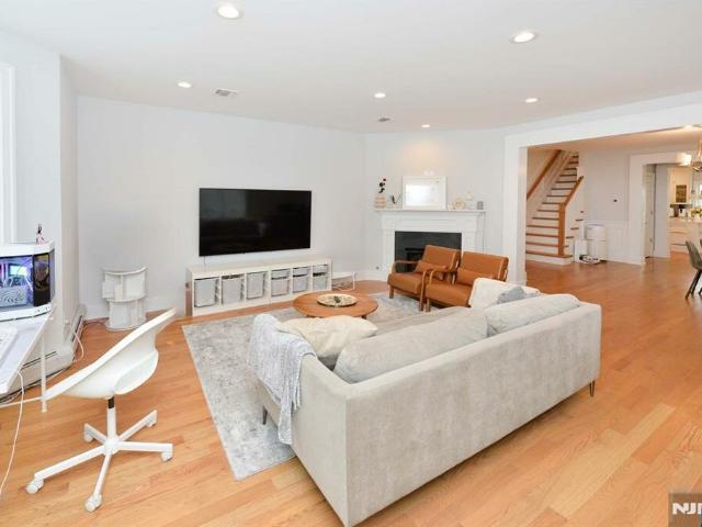 Duplex for rent in Fort Lee