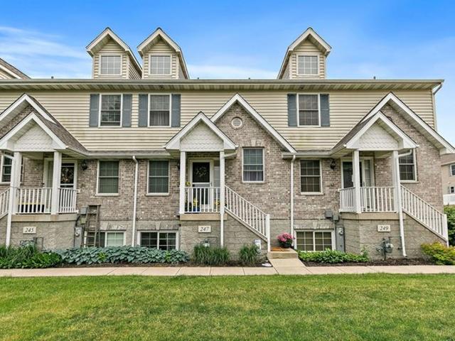 Townhouse for sale in Cortland, Illinois