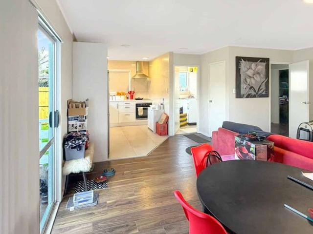 Apartment for rent in Royal Heights, Henderson-Massey