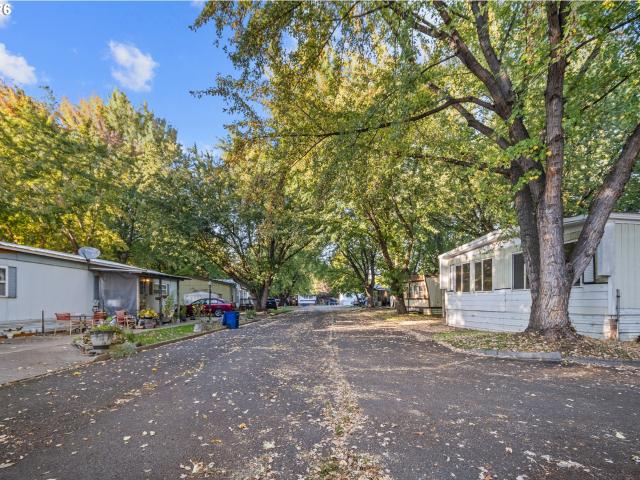 Commercial for sale in Catherine Creek Mobile Manor, Union