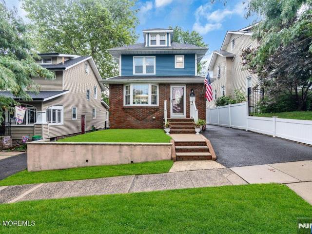 House for sale in Lyndhurst, New Jersey