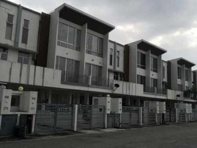 Townhouse for rent in Petaling, Subang Jaya