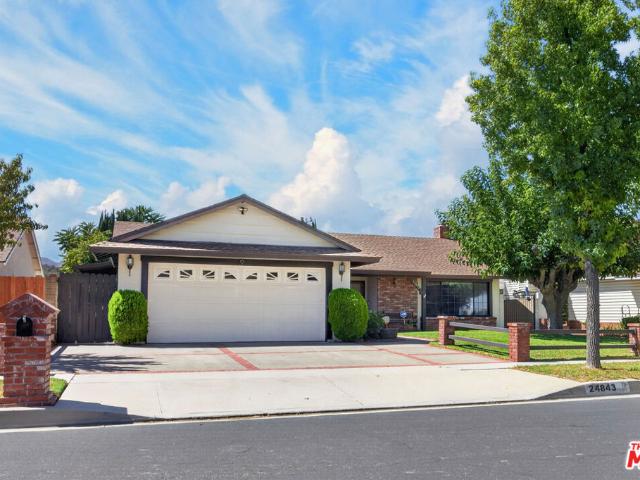 House for sale in Santa Clarita, Los Angeles County
