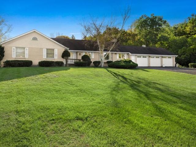 House for sale in Lake Barrington, Lake County