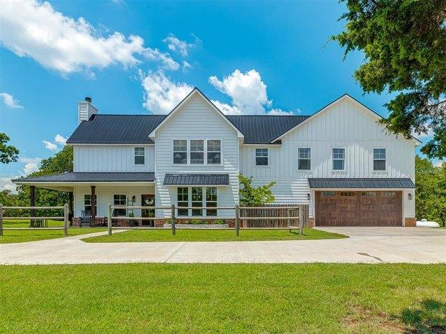 House for sale in Tecumseh, Pottawatomie County