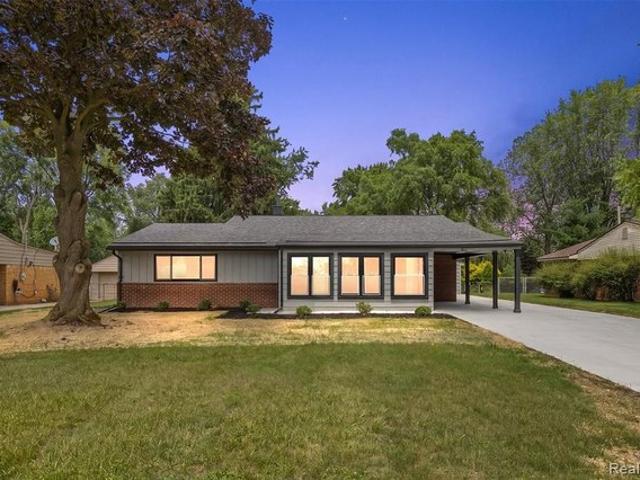 House for sale in West Bloomfield, Michigan