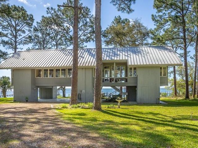House for sale in Carrabelle, Florida