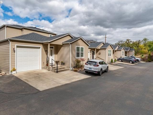 Condo for sale in Roseburg, Douglas County